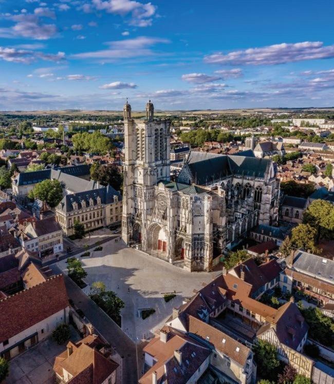 Appartement Coeur De Troyes Buitenkant foto